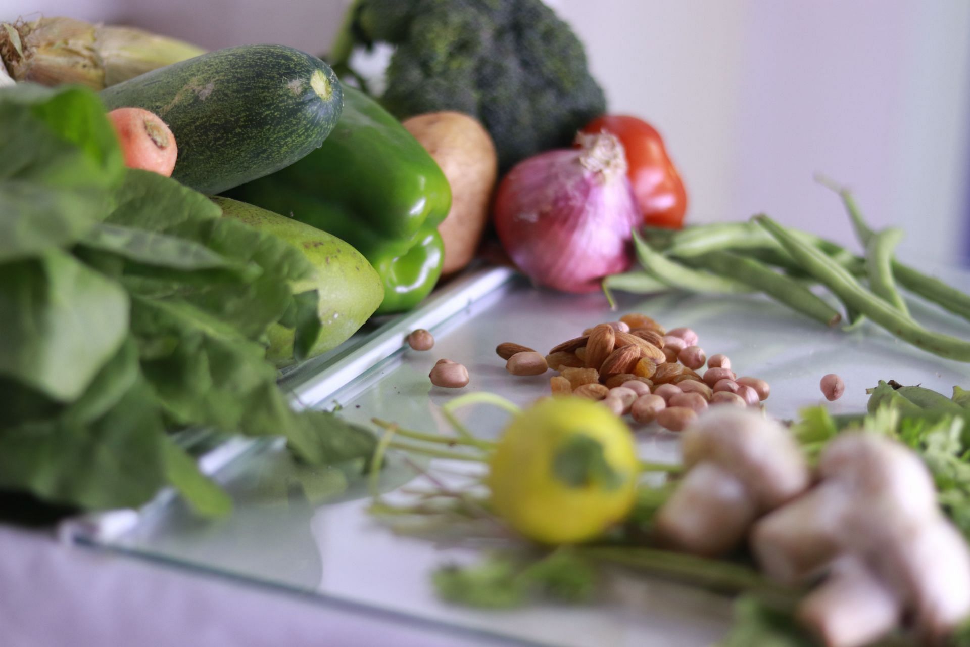Eating a healthy diet. (Image via Pexels / Krishnajith)